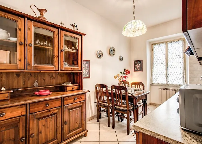 Warm In Ancient Building In Vatican-p S Pietro Appartement