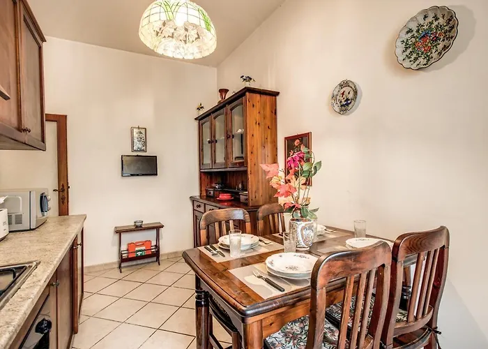 Warm In Ancient Building In Vatican-p S Pietro Appartement *