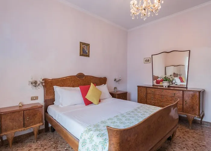 Warm In Ancient Building In Vatican-p S Pietro Appartement Rome