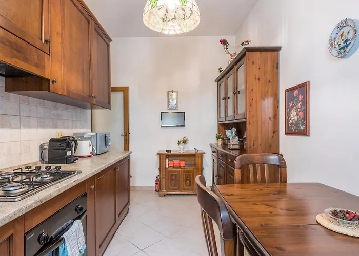 Warm In Ancient Building In Vatican-p S Pietro Appartement